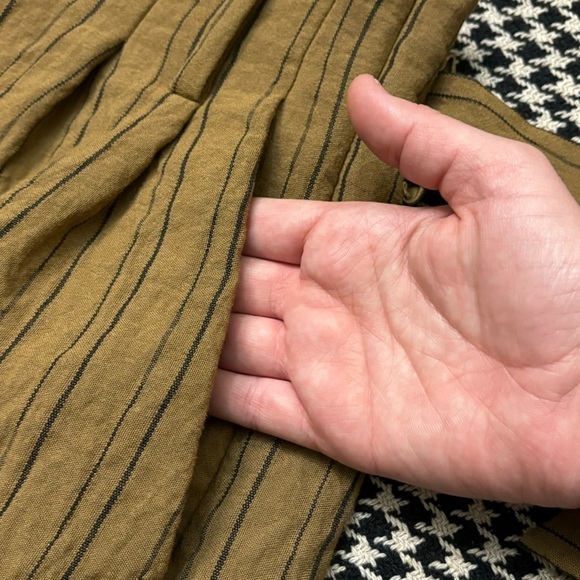 4/$15 | H&M | High Waisted Pinstripe Paperbag Skirt - Picture 8 of 12